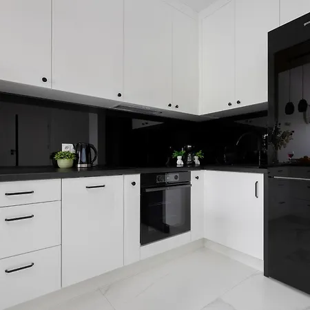 Nowe Sady Stylish Close To Airport By Renters Appartement